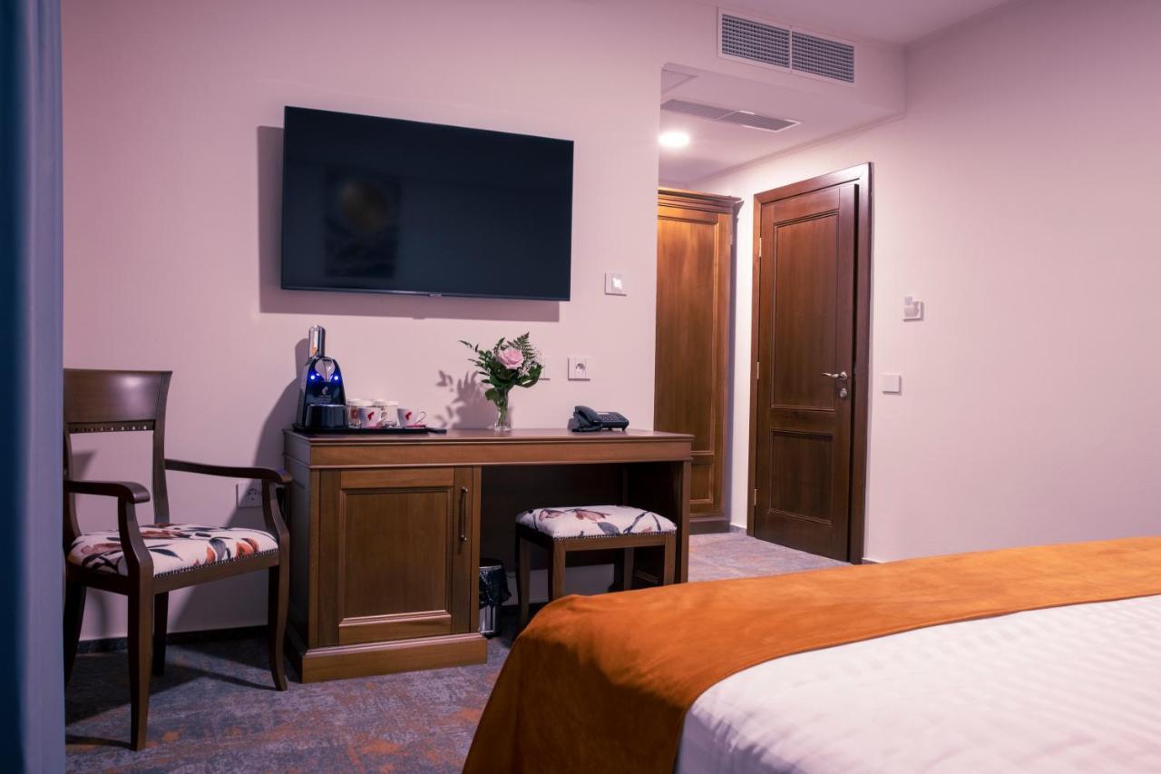 Hotel Aura Unirii Алба-Юлія Екстер'єр фото