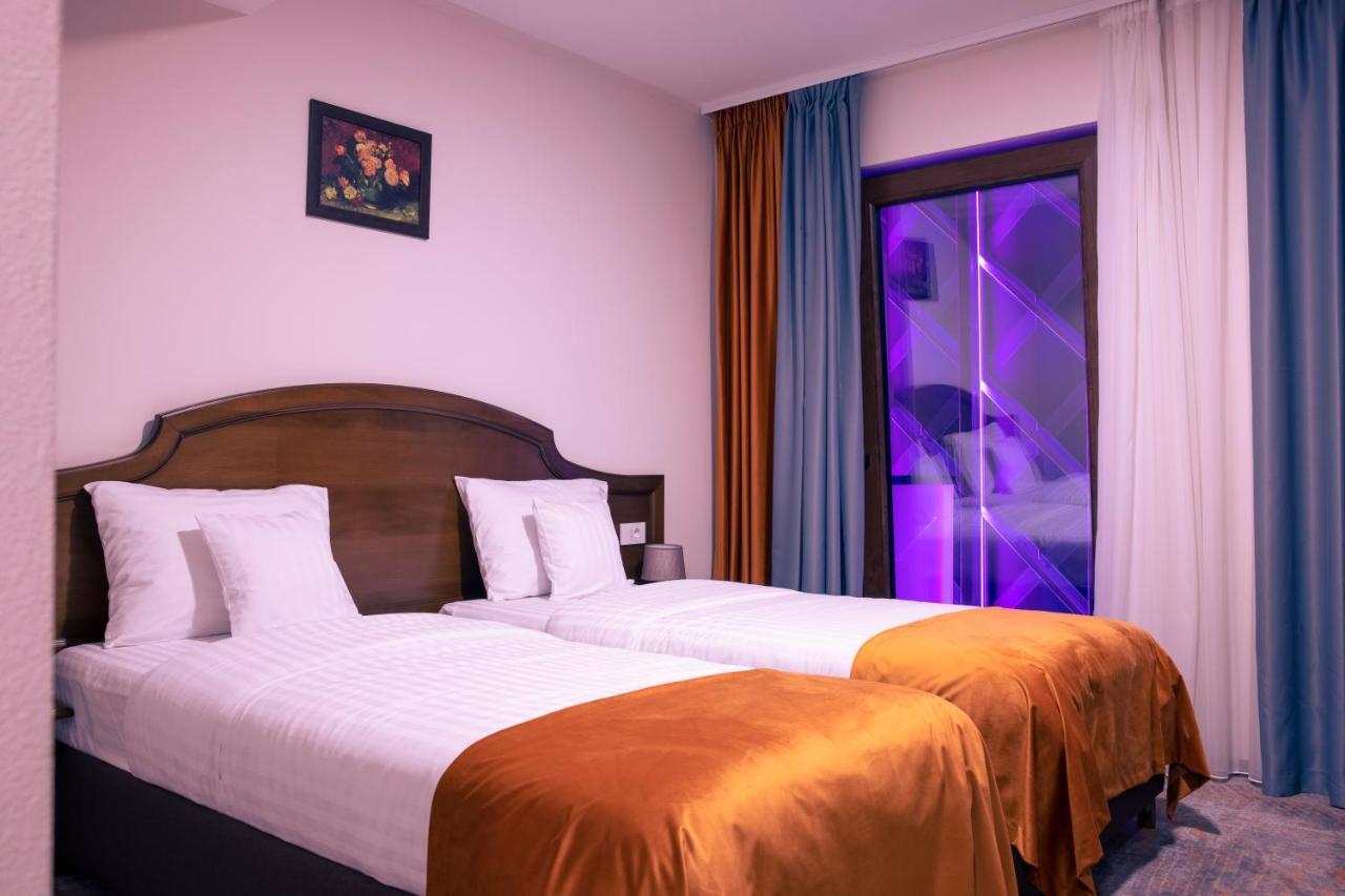 Hotel Aura Unirii Алба-Юлія Екстер'єр фото