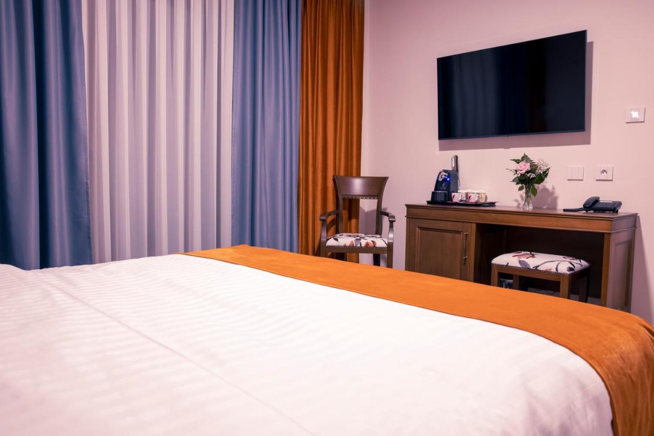Hotel Aura Unirii Алба-Юлія Екстер'єр фото